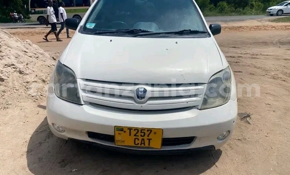 Buy Used Toyota IST White Car in Babati Rural in Manyara Buy Used Toyota IST White Car in Babati Rural in Manyara