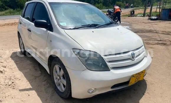 Buy Used Toyota IST White Car in Babati Rural in Manyara Buy Used Toyota IST White Car in Babati Rural in Manyara