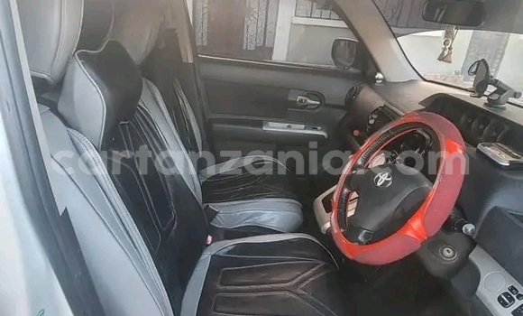 Buy Used Toyota Regius White Car in Bariadi in Simiyu Buy Used Toyota Regius White Car in Bariadi in Simiyu