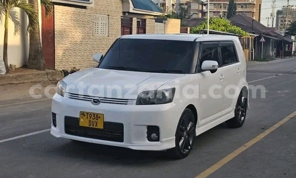 Buy Used Toyota Regius White Car in Bariadi in Simiyu Buy Used Toyota Regius White Car in Bariadi in Simiyu