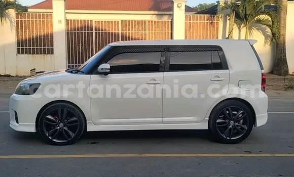 Buy Used Toyota Regius White Car in Bariadi in Simiyu Buy Used Toyota Regius White Car in Bariadi in Simiyu