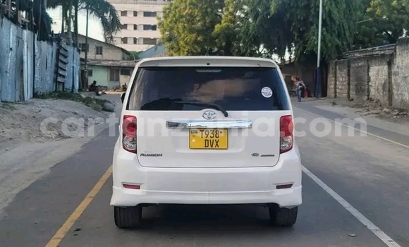 Buy Used Toyota Regius White Car in Bariadi in Simiyu Buy Used Toyota Regius White Car in Bariadi in Simiyu