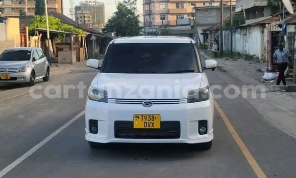 Buy Used Toyota Regius White Car in Bariadi in Simiyu Buy Used Toyota Regius White Car in Bariadi in Simiyu