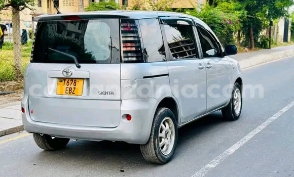Buy Used Toyota Sienta White Car in Biharamulo in Kagera Buy Used Toyota Sienta White Car in Biharamulo in Kagera