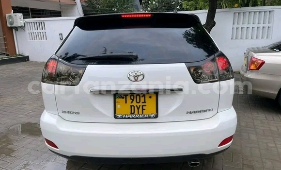 Buy Used Toyota Harrier White Car in Babati Urban in Manyara Buy Used Toyota Harrier White Car in Babati Urban in Manyara