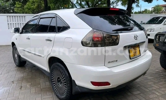 Buy Used Toyota Harrier White Car in Babati Urban in Manyara Buy Used Toyota Harrier White Car in Babati Urban in Manyara