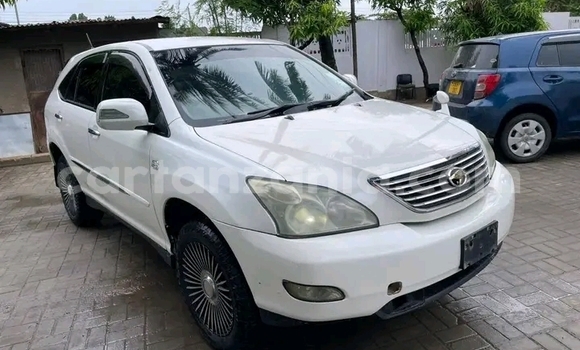Buy Used Toyota Harrier White Car in Babati Urban in Manyara Buy Used Toyota Harrier White Car in Babati Urban in Manyara