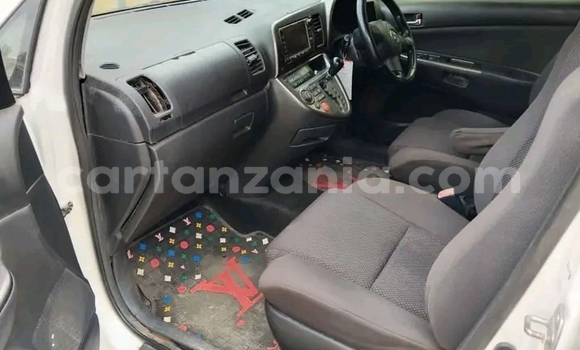 Nunua Ilio tumika Toyota Wish Nyeupe Gari ndani ya Biharamulo nchini Kagera