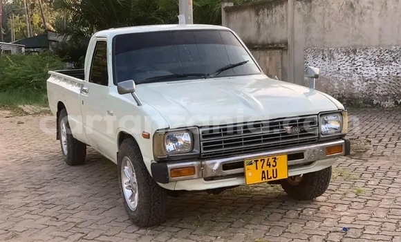 Buy Used Toyota Hilux White Car in Biharamulo in Kagera Buy Used Toyota Hilux White Car in Biharamulo in Kagera