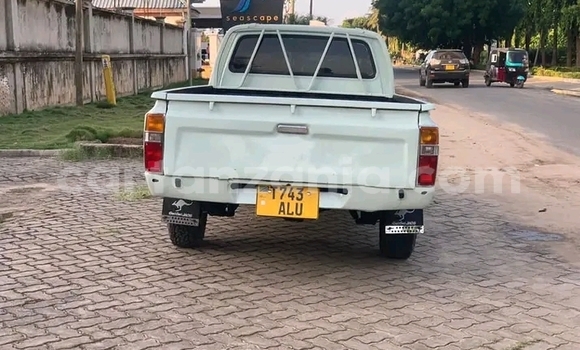Buy Used Toyota Hilux White Car in Biharamulo in Kagera Buy Used Toyota Hilux White Car in Biharamulo in Kagera