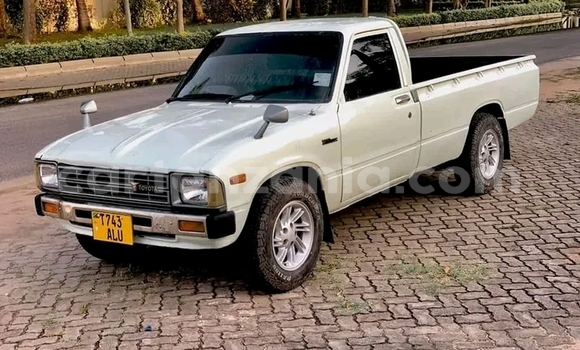 Buy Used Toyota Hilux White Car in Biharamulo in Kagera Buy Used Toyota Hilux White Car in Biharamulo in Kagera