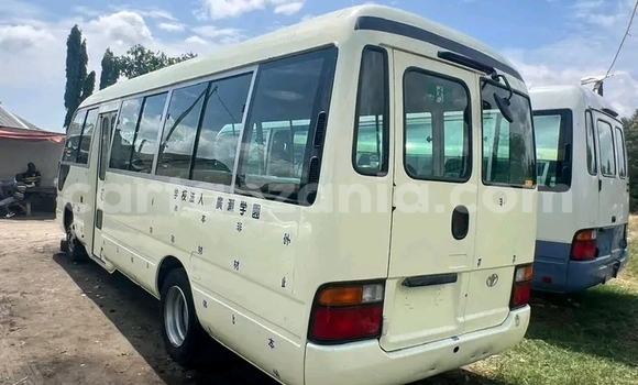 Buy Used Toyota Crown Majesta White Car in Biharamulo in Kagera Buy Used Toyota Crown Majesta White Car in Biharamulo in Kagera