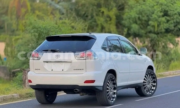 Nunua Ilio tumika Toyota Harrier Nyeupe Gari ndani ya Biharamulo nchini Kagera Nunua Ilio tumika Toyota Harrier Nyeupe Gari ndani ya Biharamulo nchini Kagera