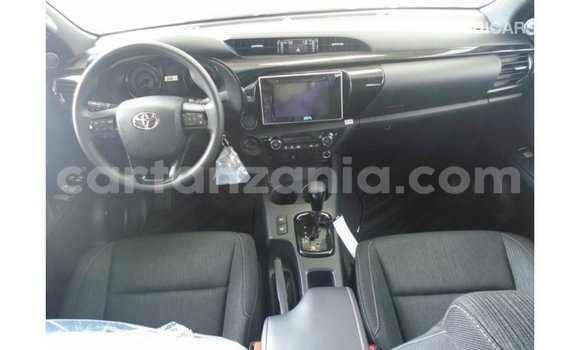 Nunua Imported Toyota Hilux Nyeupe Gari ndani ya Import - Dubai nchini Arusha Nunua Imported Toyota Hilux Nyeupe Gari ndani ya Import - Dubai nchini Arusha