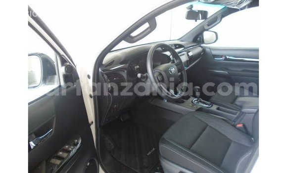 Nunua Imported Toyota Hilux Nyeupe Gari ndani ya Import - Dubai nchini Arusha Nunua Imported Toyota Hilux Nyeupe Gari ndani ya Import - Dubai nchini Arusha