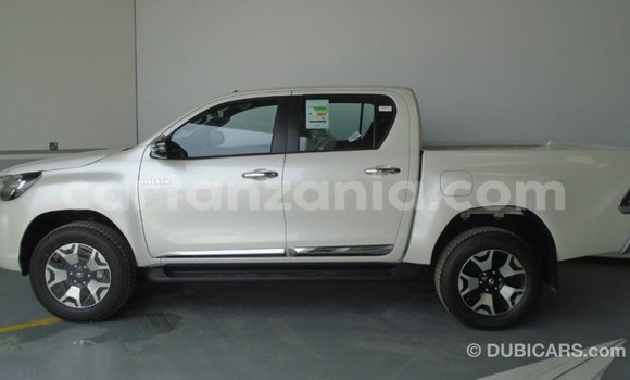 Nunua Imported Toyota Hilux Nyeupe Gari ndani ya Import - Dubai nchini Arusha Nunua Imported Toyota Hilux Nyeupe Gari ndani ya Import - Dubai nchini Arusha