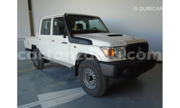 Nunua Imported Toyota Land Cruiser Nyeupe Gari ndani ya Import - Dubai nchini Arusha Nunua Imported Toyota Land Cruiser Nyeupe Gari ndani ya Import - Dubai nchini Arusha