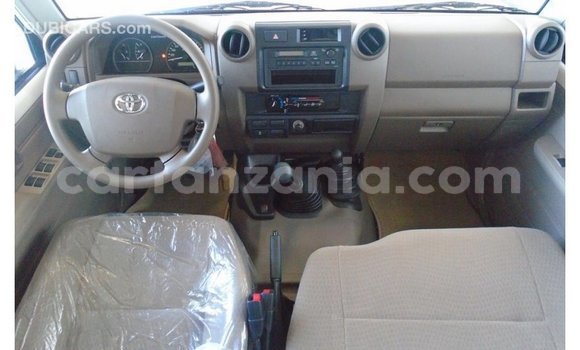 Nunua Imported Toyota Land Cruiser Nyeupe Gari ndani ya Import - Dubai nchini Arusha Nunua Imported Toyota Land Cruiser Nyeupe Gari ndani ya Import - Dubai nchini Arusha