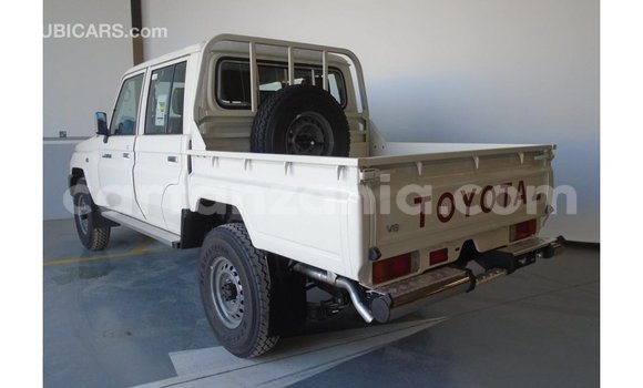 Nunua Imported Toyota Land Cruiser Nyeupe Gari ndani ya Import - Dubai nchini Arusha Nunua Imported Toyota Land Cruiser Nyeupe Gari ndani ya Import - Dubai nchini Arusha