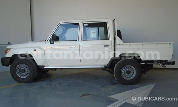 Nunua Imported Toyota Land Cruiser Nyeupe Gari ndani ya Import - Dubai nchini Arusha Nunua Imported Toyota Land Cruiser Nyeupe Gari ndani ya Import - Dubai nchini Arusha