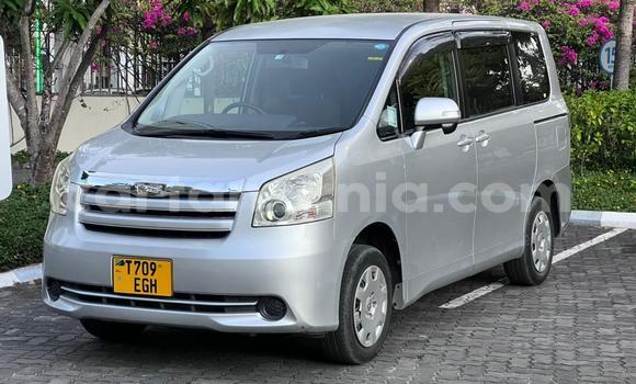 Nunua Ilio tumika Toyota Noah Fedha Gari ndani ya Dar es Salaam nchini Dar es Salaam Nunua Ilio tumika Toyota Noah Fedha Gari ndani ya Dar es Salaam nchini Dar es Salaam