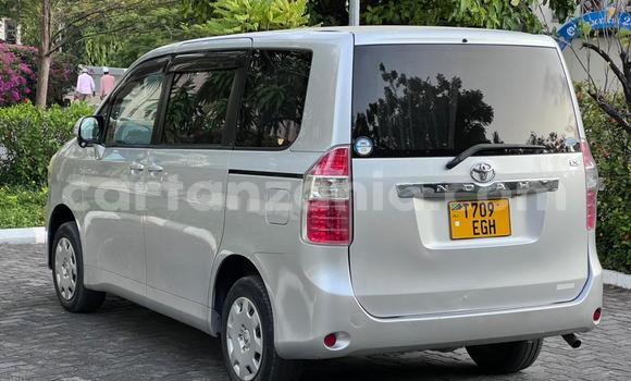 Nunua Ilio tumika Toyota Noah Fedha Gari ndani ya Dar es Salaam nchini Dar es Salaam Nunua Ilio tumika Toyota Noah Fedha Gari ndani ya Dar es Salaam nchini Dar es Salaam