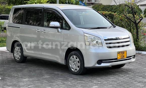 Nunua Ilio tumika Toyota Noah Fedha Gari ndani ya Dar es Salaam nchini Dar es Salaam Nunua Ilio tumika Toyota Noah Fedha Gari ndani ya Dar es Salaam nchini Dar es Salaam