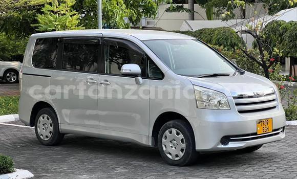 Nunua Ilio tumika Toyota Noah Fedha Gari ndani ya Dar es Salaam nchini Dar es Salaam Nunua Ilio tumika Toyota Noah Fedha Gari ndani ya Dar es Salaam nchini Dar es Salaam