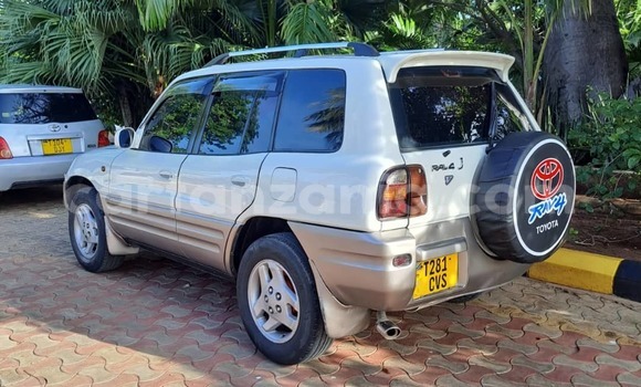 Nunua Ilio tumika Toyota RAV4 Nyeupe Gari ndani ya Dar es Salaam nchini Dar es Salaam Nunua Ilio tumika Toyota RAV4 Nyeupe Gari ndani ya Dar es Salaam nchini Dar es Salaam