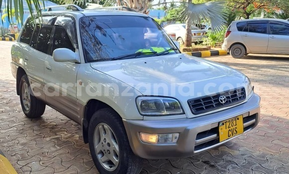 Nunua Ilio tumika Toyota RAV4 Nyeupe Gari ndani ya Dar es Salaam nchini Dar es Salaam Nunua Ilio tumika Toyota RAV4 Nyeupe Gari ndani ya Dar es Salaam nchini Dar es Salaam