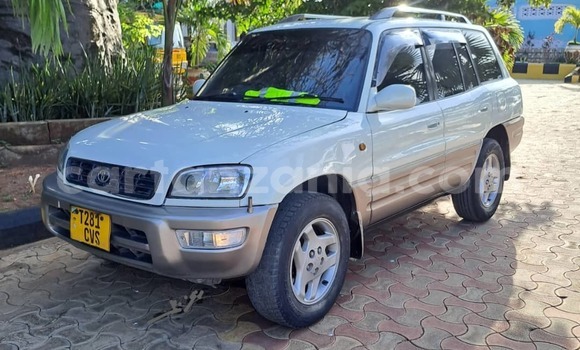 Nunua Ilio tumika Toyota RAV4 Nyeupe Gari ndani ya Dar es Salaam nchini Dar es Salaam Nunua Ilio tumika Toyota RAV4 Nyeupe Gari ndani ya Dar es Salaam nchini Dar es Salaam