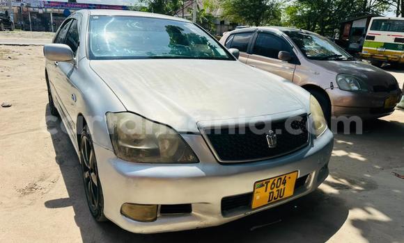 Buy Used Toyota Crown White Car in Dar es Salaam in Dar es Salaam Buy Used Toyota Crown White Car in Dar es Salaam in Dar es Salaam