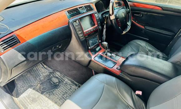 Buy Used Toyota Crown White Car in Dar es Salaam in Dar es Salaam Buy Used Toyota Crown White Car in Dar es Salaam in Dar es Salaam