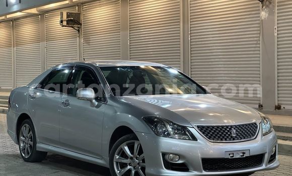 Nunua Imported Toyota Crown Fedha Gari ndani ya Dar es Salaam nchini Dar es Salaam Nunua Imported Toyota Crown Fedha Gari ndani ya Dar es Salaam nchini Dar es Salaam