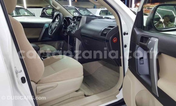 Nunua Imported Toyota Prado Nyeupe Gari ndani ya Import - Dubai nchini Arusha Nunua Imported Toyota Prado Nyeupe Gari ndani ya Import - Dubai nchini Arusha