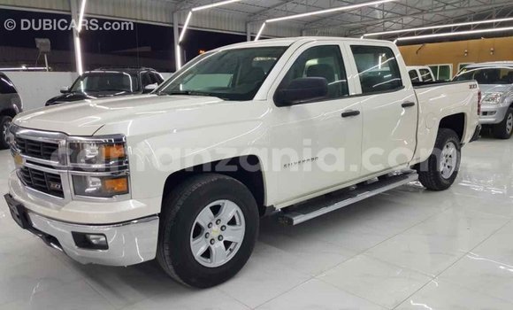 Nunua Imported Chevrolet Silverado Nyeupe Gari ndani ya Import - Dubai nchini Arusha Nunua Imported Chevrolet Silverado Nyeupe Gari ndani ya Import - Dubai nchini Arusha