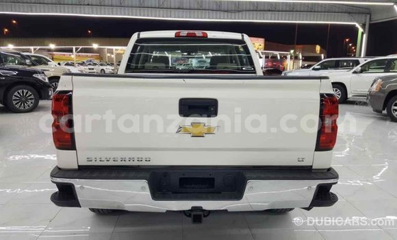 Nunua Imported Chevrolet Silverado Nyeupe Gari ndani ya Import - Dubai nchini Arusha Nunua Imported Chevrolet Silverado Nyeupe Gari ndani ya Import - Dubai nchini Arusha