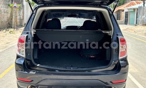 Nunua Ilio tumika Subaru Forester Nyeusi Gari ndani ya Dar es Salaam nchini Dar es Salaam
