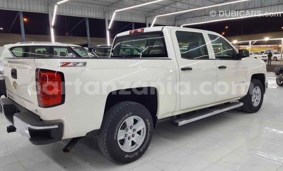 Nunua Imported Chevrolet Silverado Nyeupe Gari ndani ya Import - Dubai nchini Arusha Nunua Imported Chevrolet Silverado Nyeupe Gari ndani ya Import - Dubai nchini Arusha