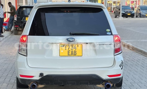 Nunua Ilio tumika Subaru Forester Nyeupe Gari ndani ya Dar es Salaam nchini Dar es Salaam