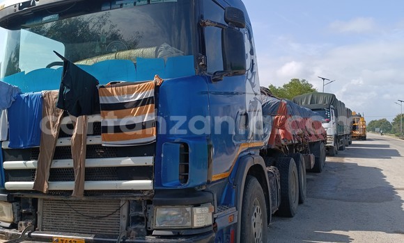 Buy Used Scania R420 Blue Truck in Dar es Salaam in Dar es Salaam