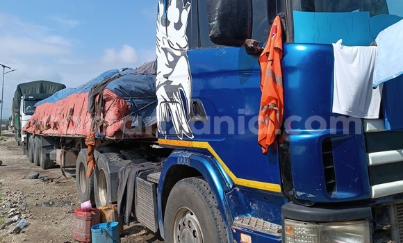 Nunua Ilio tumika Scania R420 Bluu Lori ndani ya Dar es Salaam nchini Dar es Salaam Nunua Ilio tumika Scania R420 Bluu Lori ndani ya Dar es Salaam nchini Dar es Salaam
