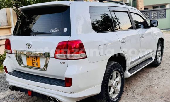 Buy Used Toyota Land Cruiser White Car in Dar es Salaam in Dar es Salaam Buy Used Toyota Land Cruiser White Car in Dar es Salaam in Dar es Salaam