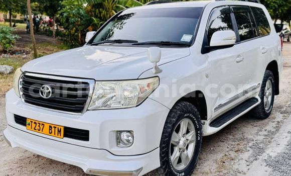 Buy Used Toyota Land Cruiser White Car in Dar es Salaam in Dar es Salaam Buy Used Toyota Land Cruiser White Car in Dar es Salaam in Dar es Salaam