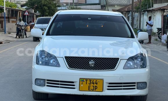 Buy Used Toyota Crown White Car in Dar es Salaam in Dar es Salaam Buy Used Toyota Crown White Car in Dar es Salaam in Dar es Salaam