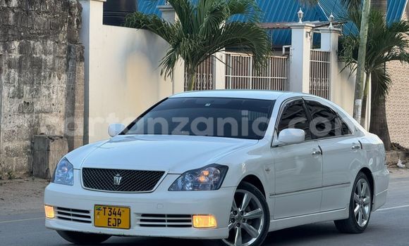 Buy Used Toyota Crown White Car in Dar es Salaam in Dar es Salaam Buy Used Toyota Crown White Car in Dar es Salaam in Dar es Salaam