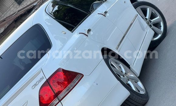 Buy Used Toyota Crown White Car in Dar es Salaam in Dar es Salaam Buy Used Toyota Crown White Car in Dar es Salaam in Dar es Salaam
