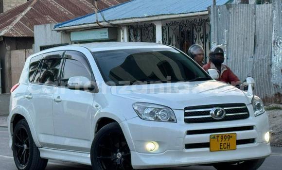 Nunua Ilio tumika Toyota RAV4 Nyeupe Gari ndani ya Dar es Salaam nchini Dar es Salaam