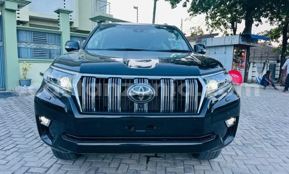 Nunua Imported Toyota Land Cruiser Prado Nyeusi Gari ndani ya Dar es Salaam nchini Dar es Salaam