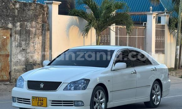Buy Used Toyota Crown White Car in Dar es Salaam in Dar es Salaam